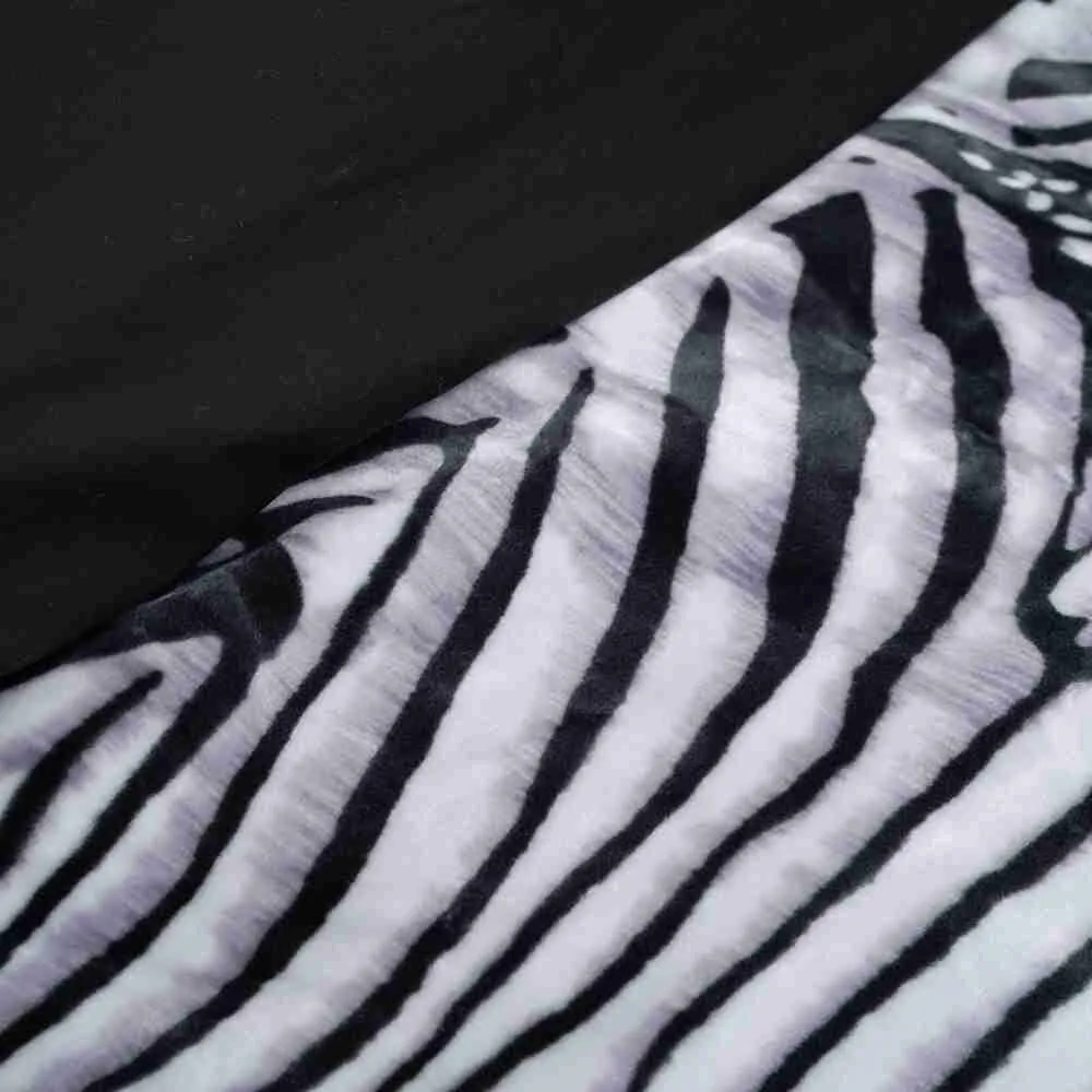 Sleeptime-Embossed-deken-Zebra-Grijs-4